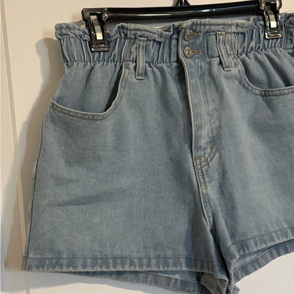 Light Medium WashDenim High-Waisted Stretch Women Jean Shorts - Picture 7 of 7
